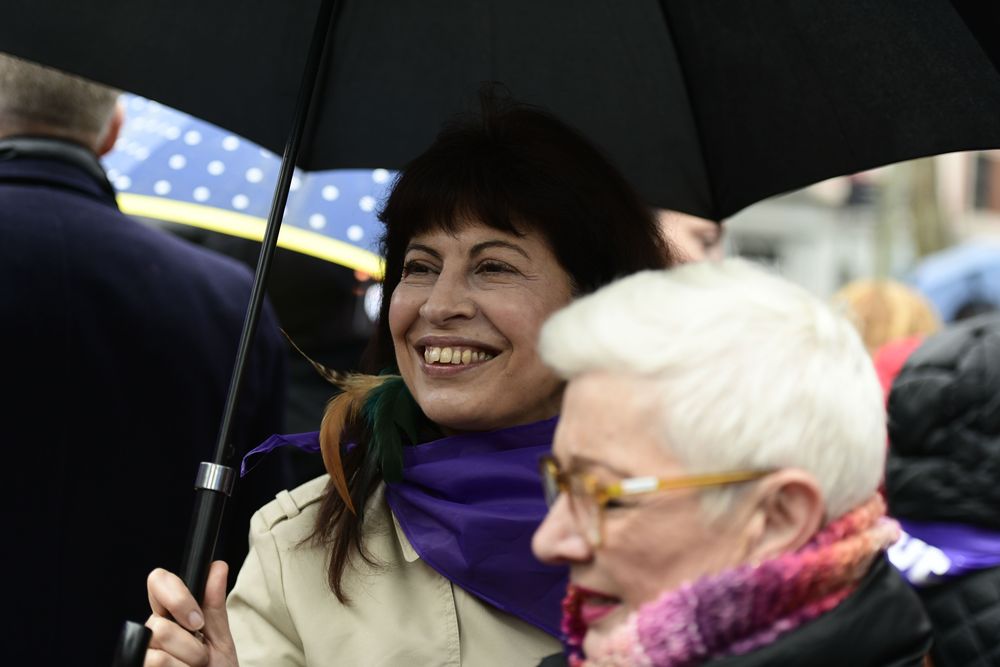 La ministra de Igualdad, Ana Redondo, participa en la manifestación con motivo del Día Internacional de la Mujer, este sábado en Madrid. 