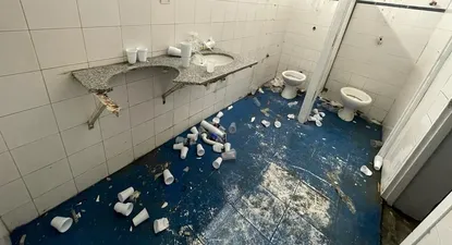 Así quedó uno de los baños del Gran Parque Central