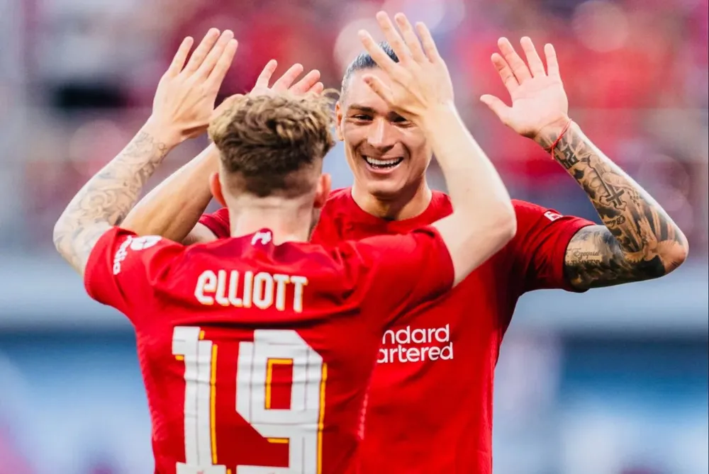 Darwin Núñez y Harvey Elliot