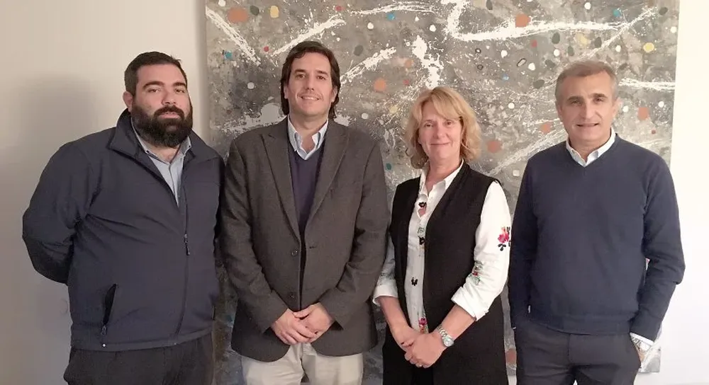 Lic. Rodolfo Caetano (responsable de Marketing), Cr. Agustín Albanell (gerente comercial), Laura Clavera (VP de Suárez&Clavera), Álvaro Suárez (CEO Carat Uruguay)