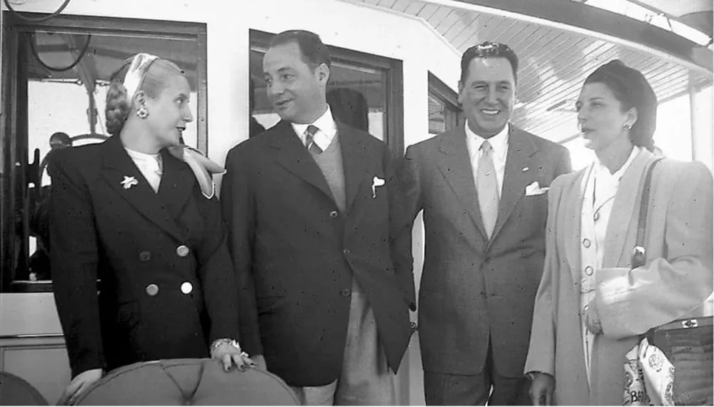 Eva Duarte, Luis Batlle, Juan Domingo Perón y Matilde Ibáñez el 27 de febrero de 1948, en el Río de la Plata, frente a Carmelo. Las relaciones bilaterales se deteriorarían muy rápidamente.