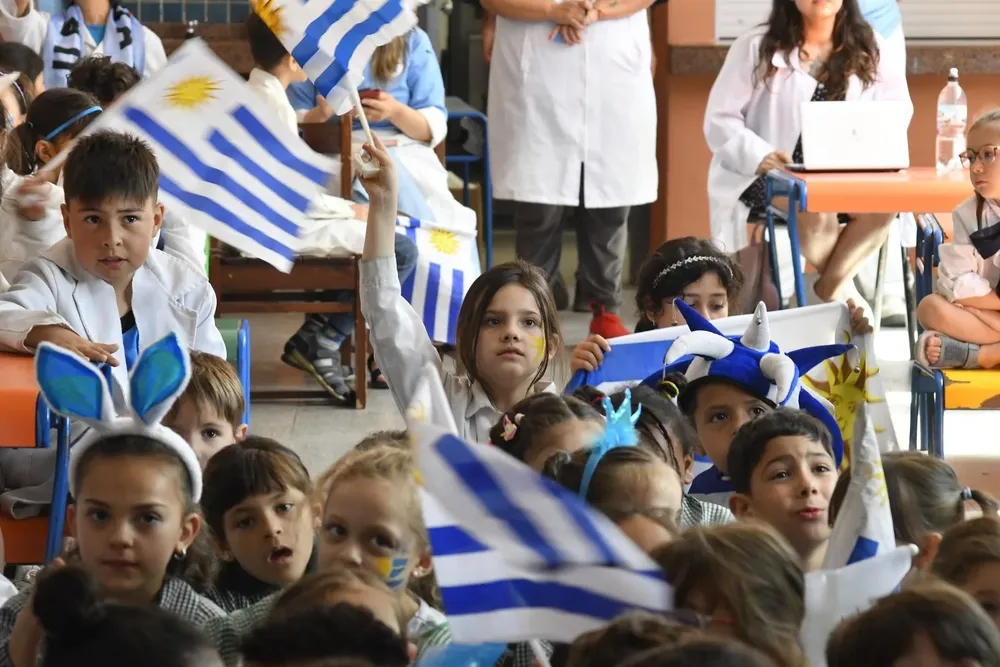 En otros países se descubrió que los docentes incentivan más a las varones.