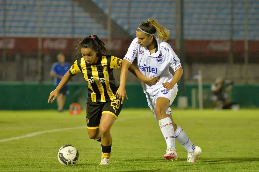 Nacional y Peñarol juegan el miércoles próximo