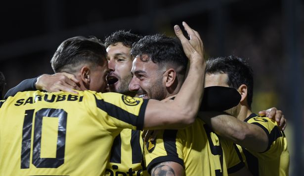 Facundo Batista, festejo. Cerro vs Peñarol, Torneo Clausura.