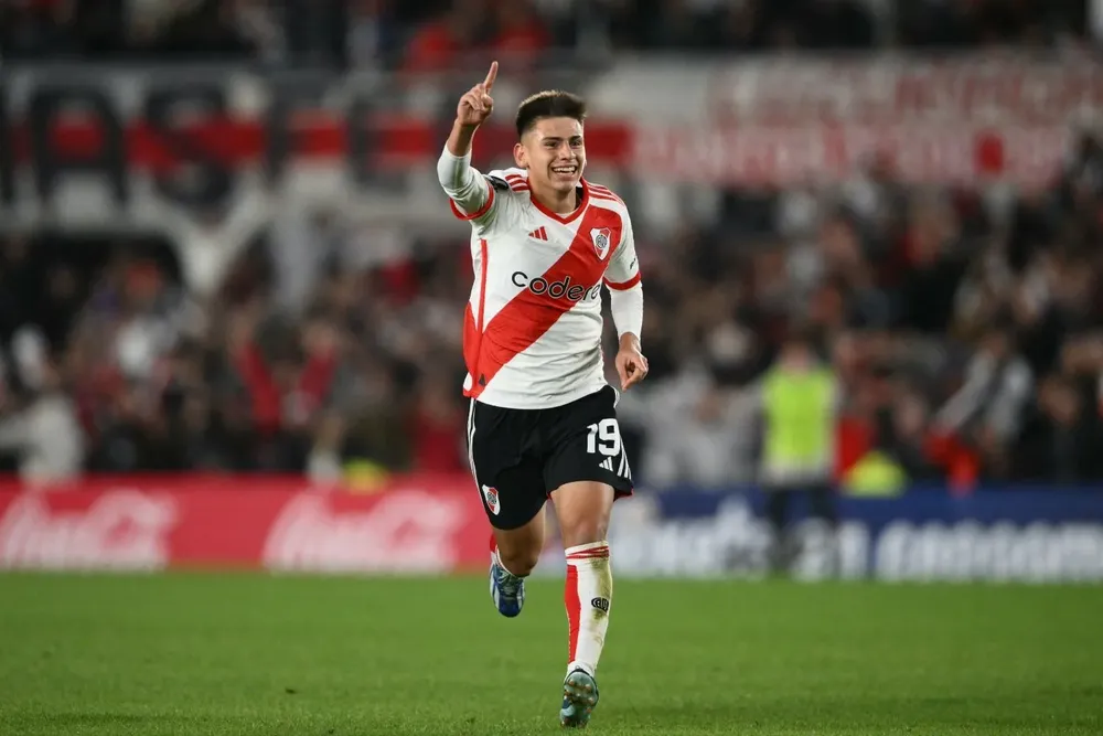 Manchester City debería pagar medio millón de euros si River incluye a Claudio El Diablito Echeverri como titular en el Superclásico ante Boca este domingo