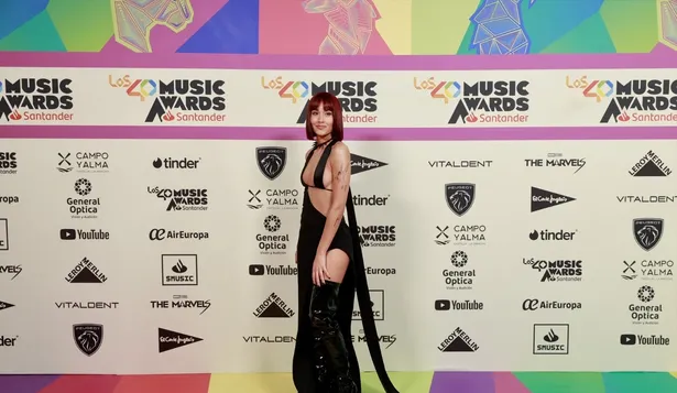 La cantante Aitana posa durante el photocall de los 40 Music Awards 2023.