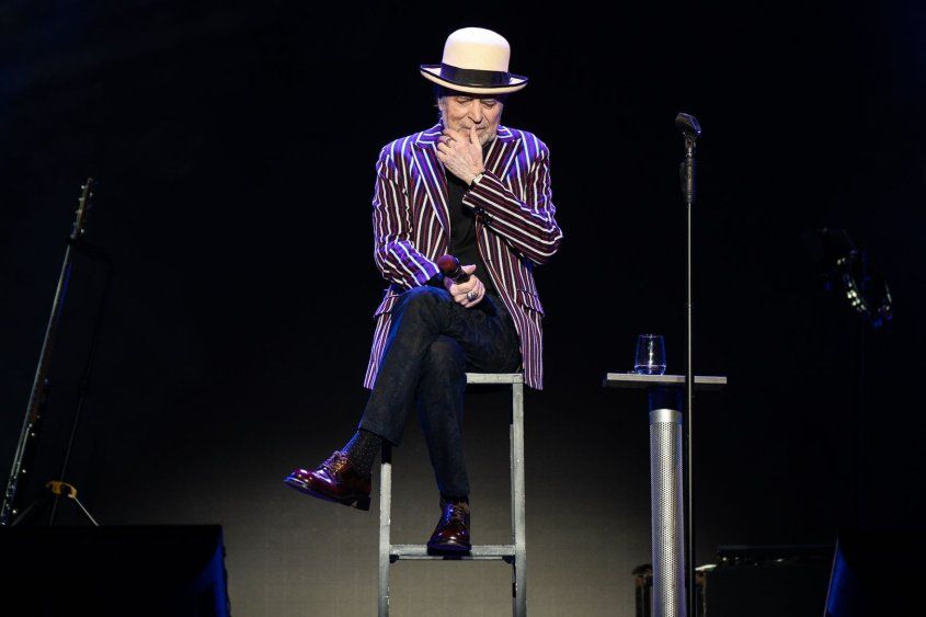 Joaquín Sabina durante tu concierto de 2023 en el Estadio Centenario