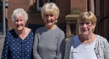 Moira Shearer, Josephine Donaldson y Elma Pringle se organizaron como voluntarias para lavar la ropa de las víctimas.