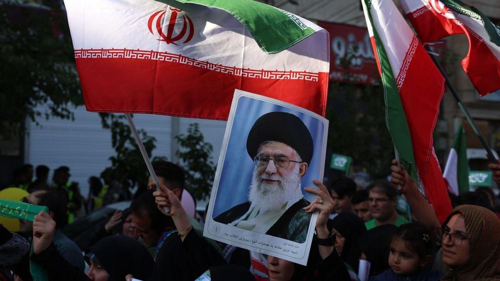 Benjamín Netanyahu dice que de los ataques militares de Israel podría provocar un cambio de régimen en Irán.