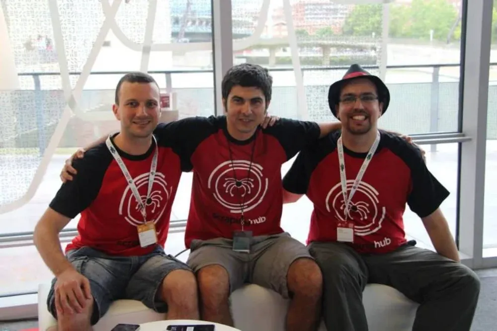 Shane Evans, Daniel Graña y Pablo Hoffman durante una conferencia