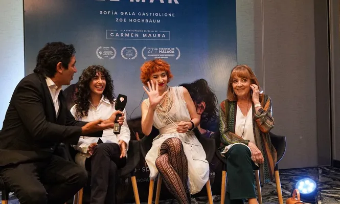Zoe Hochbaum, Sofía Gala Castiglione y Carmen Maura, en la presentación de Como el mar, la película que llega a los cines argentinos este jueves