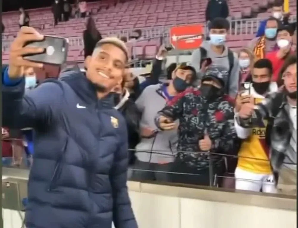 La selfie con los hinchas culés