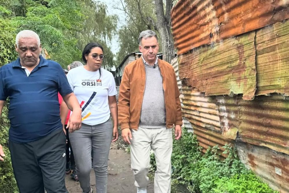 Menezes de recorrida por el 40 Semanas con Orsi durante la campaña. 