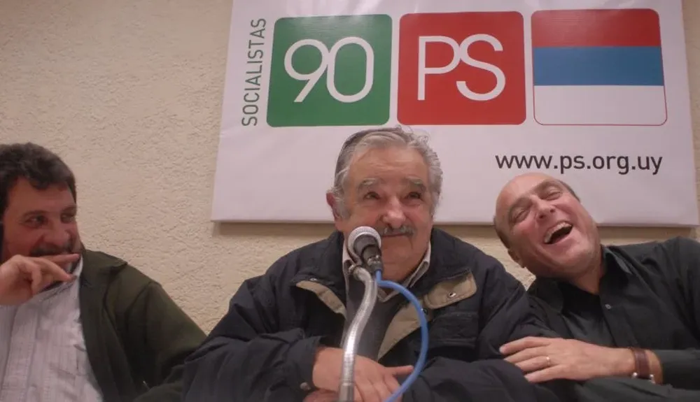 Mujica durante un acto en la sede del Partido Socialista en 2009