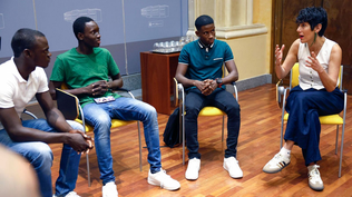 La ministra de&nbsp; Inclusión, Seguridad Social y Migraciones Elma Saiz habla con jóvenes solicitantes de asilo de Mali y Burkina Faso&nbsp;