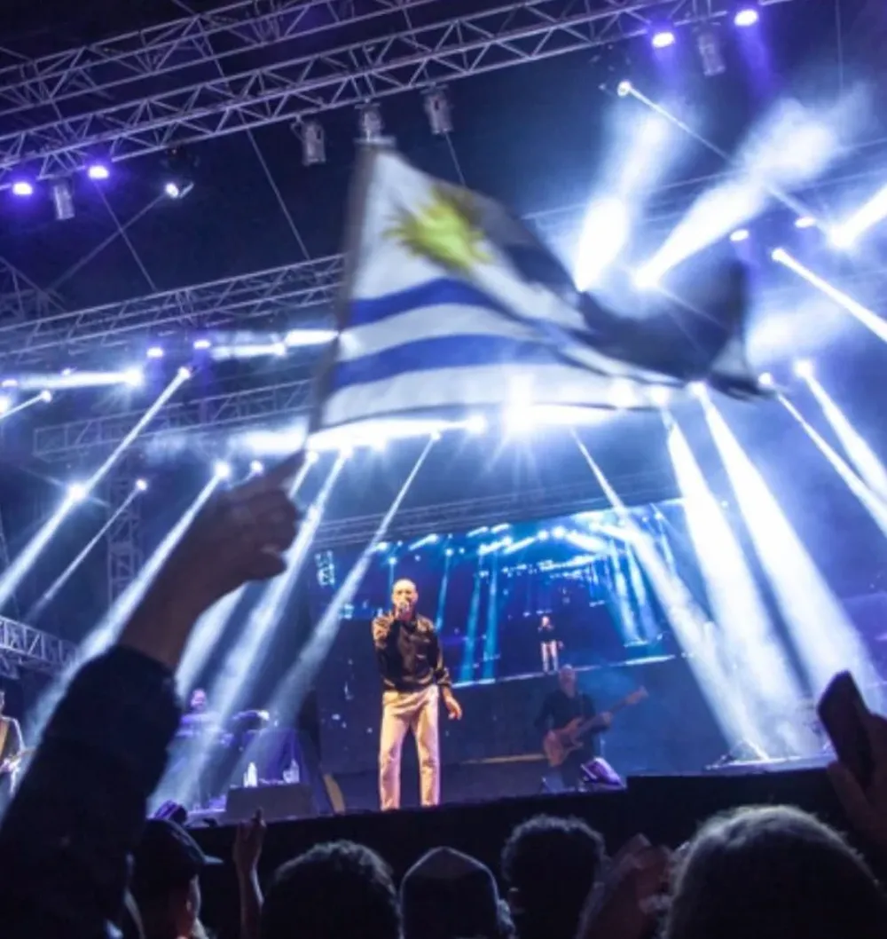 Abel Pintos tocando en Uruguay