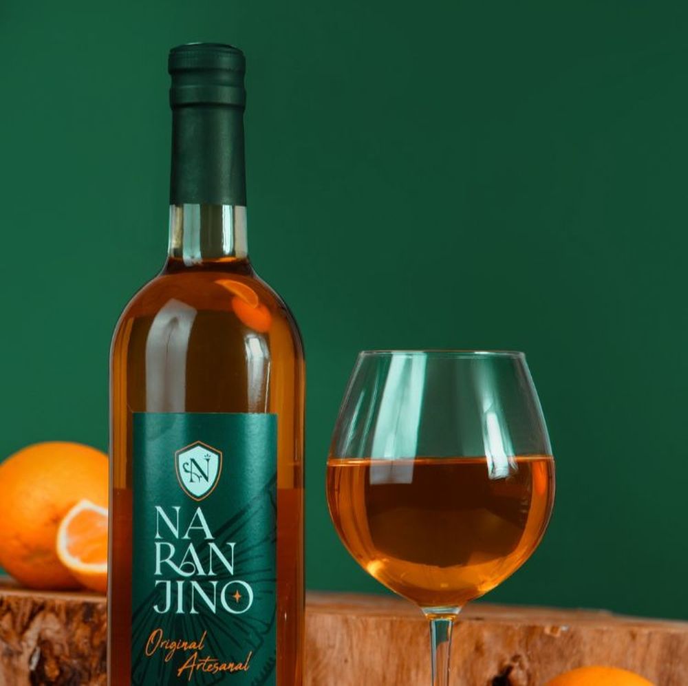 Naranjino se obtiene por la fermentación natural del jugo de naranja