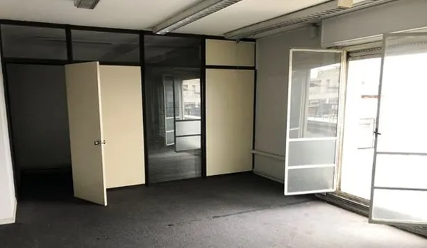 Dos oficinas en Ciudad Vieja serán vendidas sin base