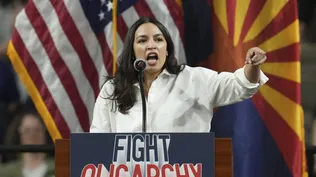 Alexandria Ocasio-Cortez habla en la gira “Combatir la oligarquía”.