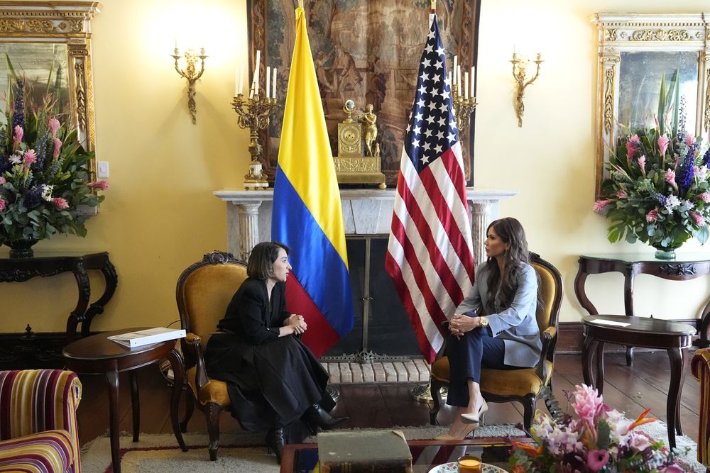 La secretaria de Seguridad Nacional se reuni&oacute; con la canciller colombiana, Laura Sarabia