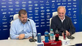 Flavio Perchman y Ricardo Vairo en la conferencia de prensa de Nacional