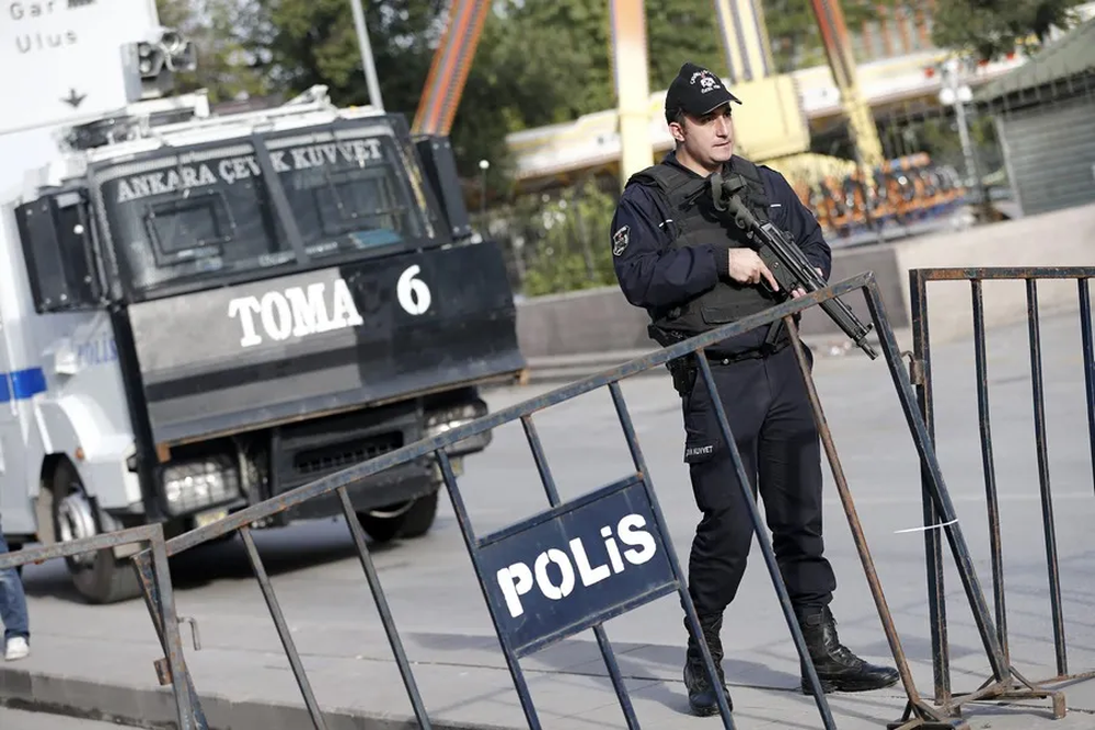 Atentando a una fábrica de armamento aéreo pública en Turquia. EFE