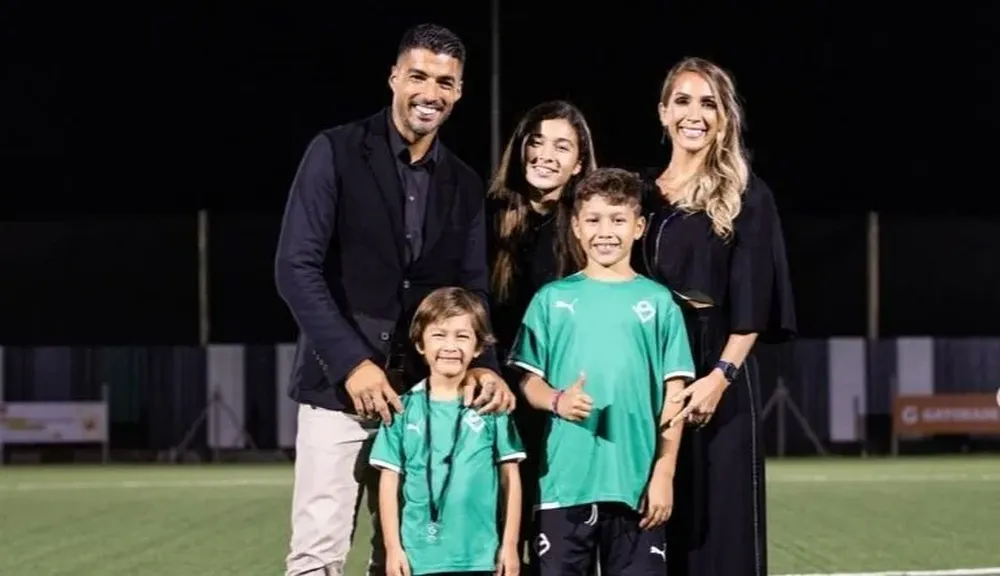Luis Suárez y familia en la inauguración de la Ciudad Deportiva LS