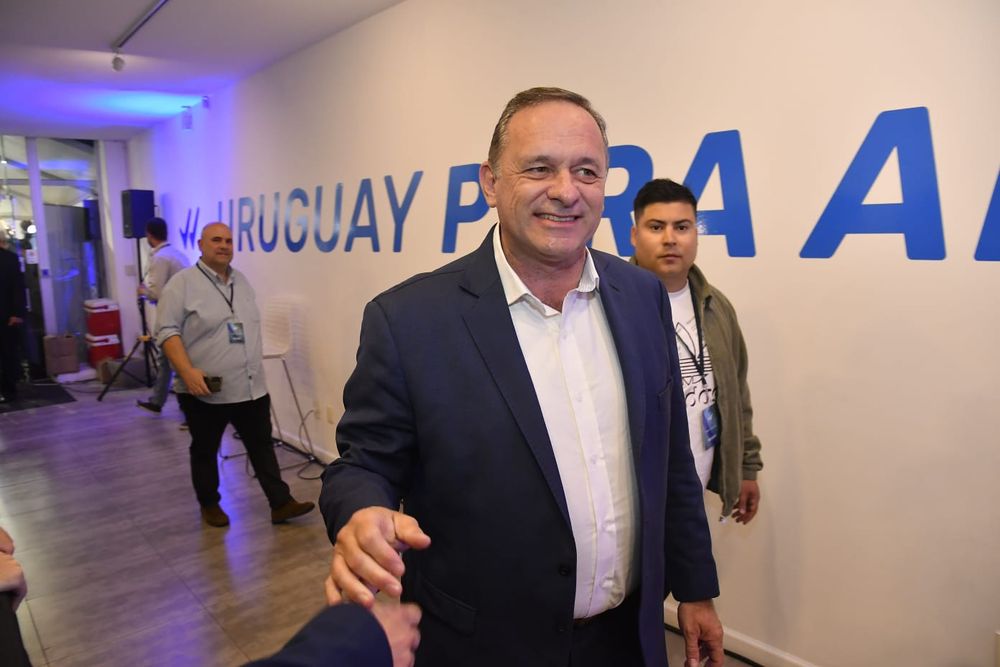 Álvaro Delgado en su comando de campaña