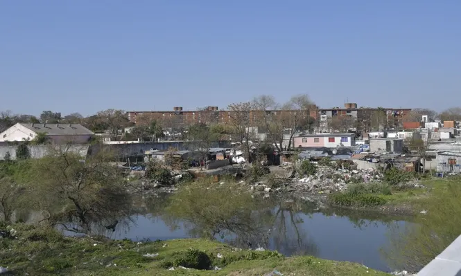 Lacalle negocia con Moreira fórmula para incidir en plan de asentamientos