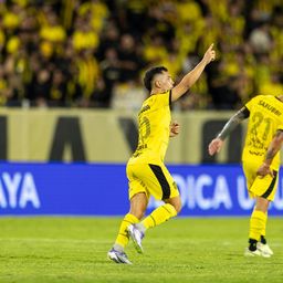 Peñarol 2-1 Deportivo Maldonado por el Torneo Apertura: tras un pésimo primer tiempo y de atrás, el aurinegro ganó con golazos de Arezo y Fernández, previo al clásico