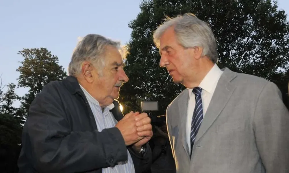 Mujica y Vázquez se encontraron anoche en una actividad de la Fundación Zelmar Michelini. L. Carreño