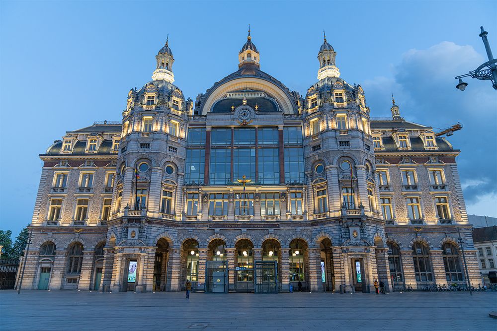 La más linda de todas, &nbsp;la estación central de Amberes, Bélgica, un palacio para los viajeros.&nbsp;