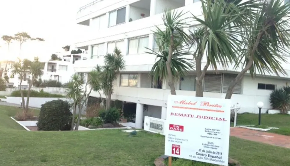 Fachada del edificio en la Parada 33 de la Mansa, en Punta del Este