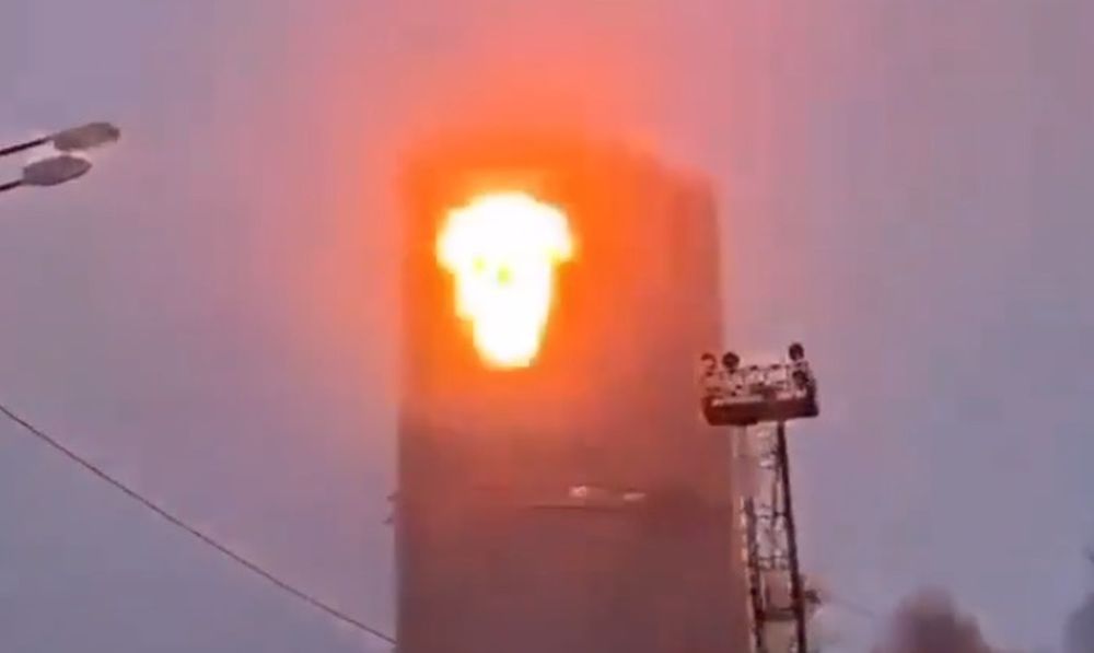 Una imagen del drone estrellándose en un edificio de Kazán.