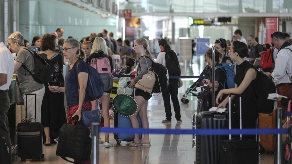 Miles de personas varadas en los aeropuertos franceces.