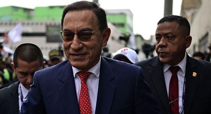 peru: condenan a 14 anos de prision al expresidente martin vizcarra