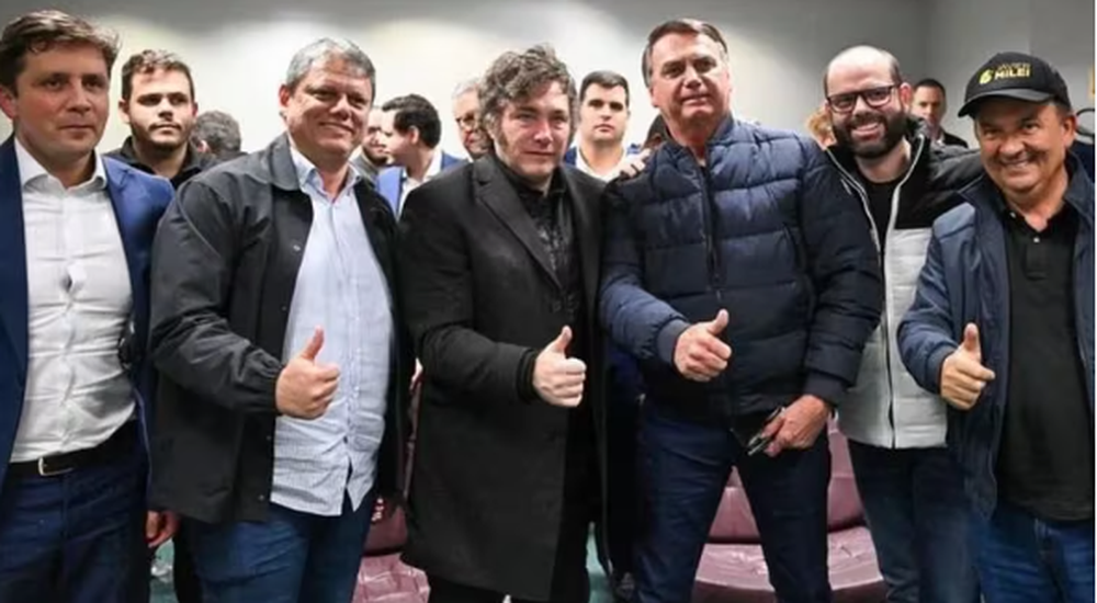 Milei llegó a Brasil y se reunió con Bolsonaro antes de dar un discurso en la cumbre conservadora.&nbsp;