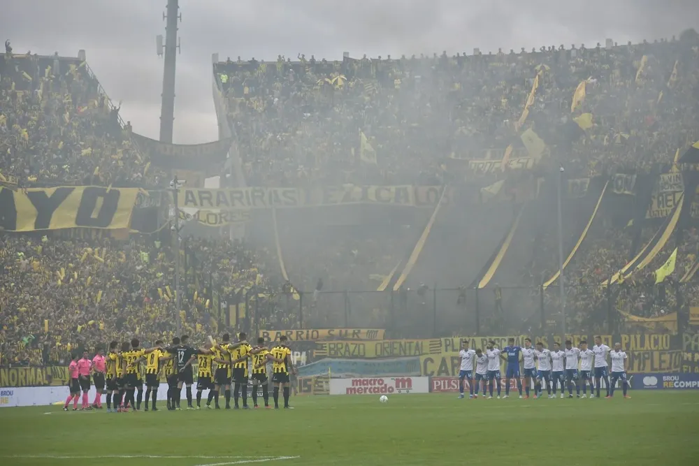Clásico entre Nacional y Peñarol disputado en febrero de 2022. (Archivo)