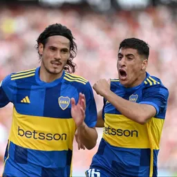 Edinson Cavani celebra su gol de Boca Juniors ante River Plate y atrás viene Miguel Merentiel Edinson Cavani celebra su gol de Boca Juniors ante River Plate y atrás viene Miguel Merentiel
