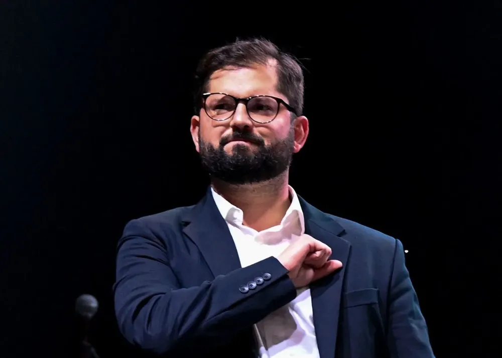 Hay más chilenos que desaprueban de Boric que los que lo apoyan