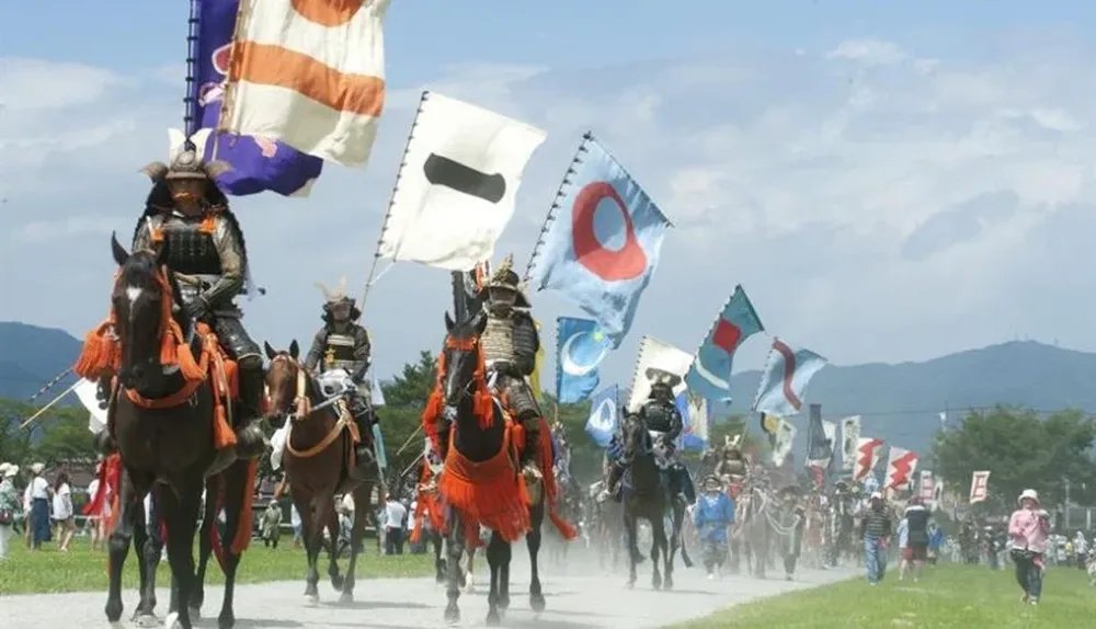 Japón. Los samurái locales desfilan con los trajes tradicionales de sus familias durante la conmemoración de la bomba de Hiroshima