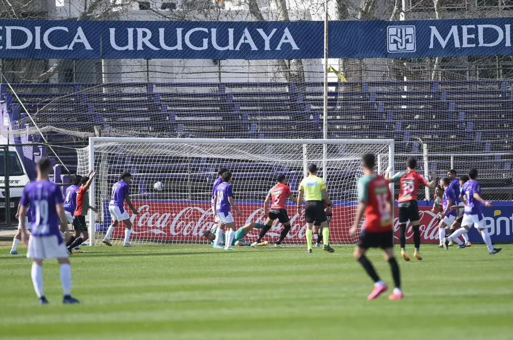 Boston River anota el gol de la victoria ante Defensor Sporting