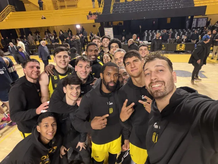 Peñarol celebra el pase a la final