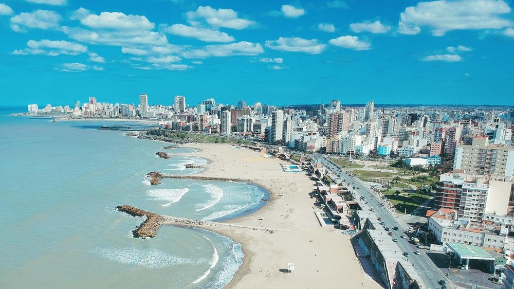 Mar del Plata, uno de los destinos de los viajes de egresados gratuitos que organizaba la Provincia de Buenos Aires