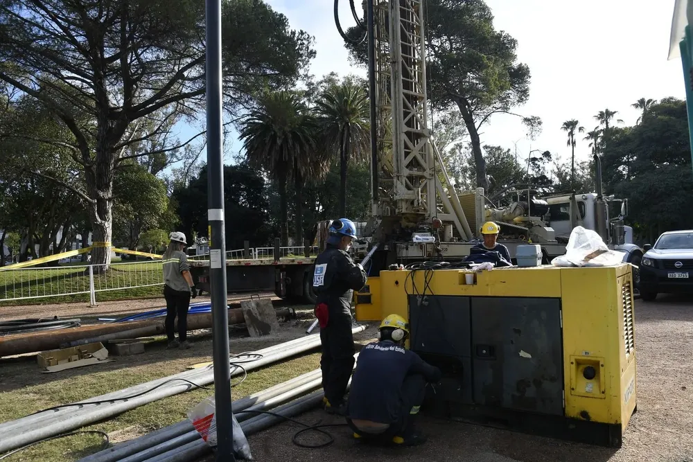 Perforación de pozo en Parque Batlle