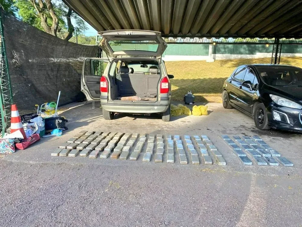 En la camioneta había droga en un doble piso