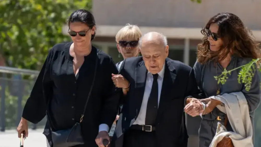 Jordi Pujol y sus hijos asisten al velatorio de su esposa y madre, Marta Ferrusola