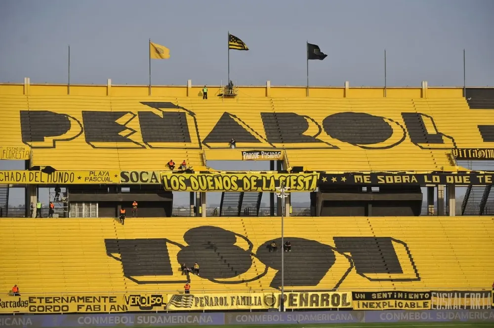 La gente fue llegando temprano al Estadio Campeón del Siglo para ver el partido ante Sporting Cristal