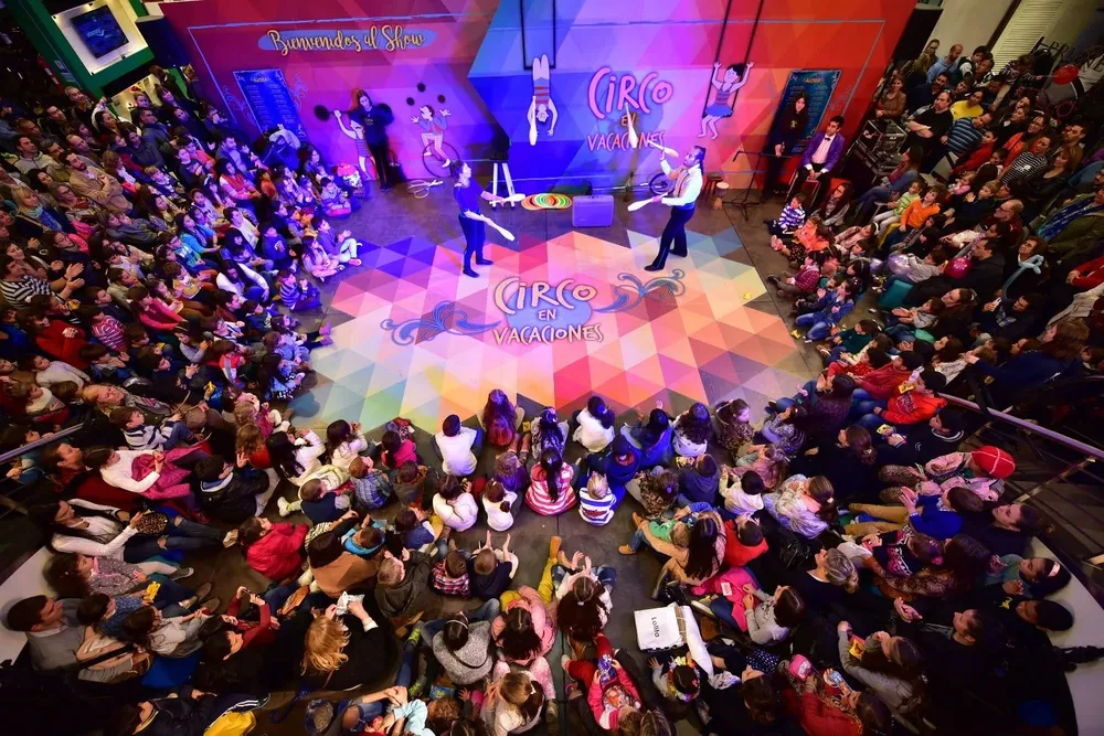 Se ofrecen espectáculos para niños y funciones de cine