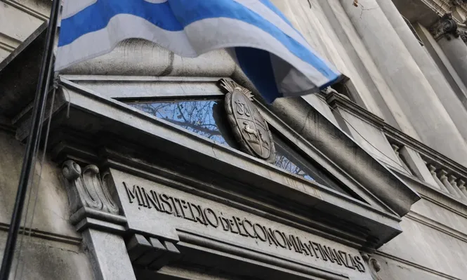 Fuerte avidez por deuda en pesos del MEF, que colocó casi US$ 300 millones a 2024